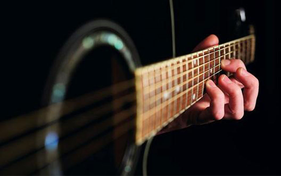 γιατί-μας-αρέσει-να-ακούμε-λυπητερά-τρ-562431556