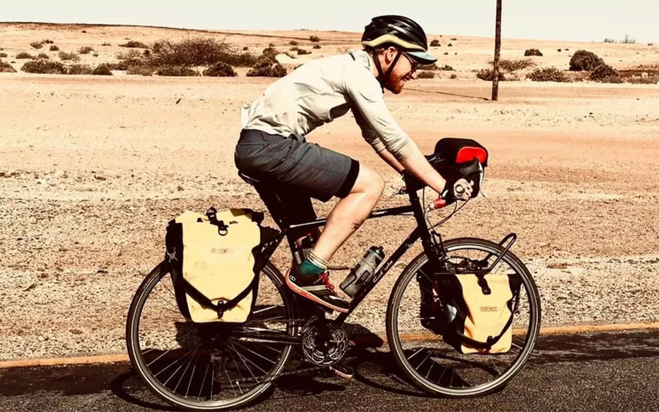 διέσχισε-την-αφρική-με-ποδήλατο-σε-28-ημ-562398769