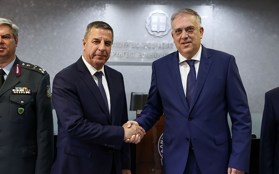 Οι τελετές παράδοσης – παραλαβής στα υπουργεία-1