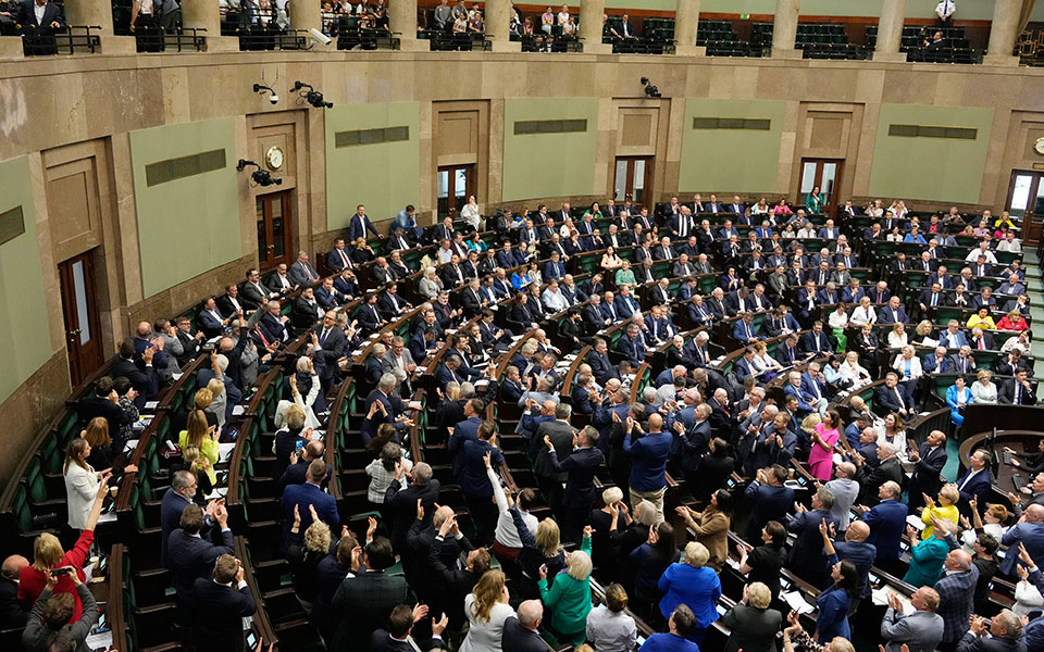 πολωνία-επιτροπή-έρευνας-για-άτομα-πο-562442929