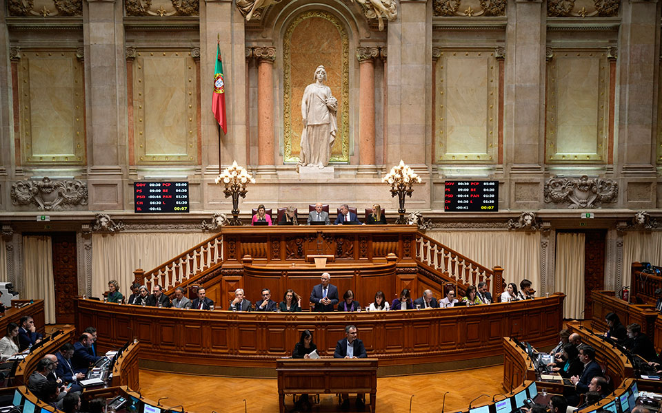 πορτογαλία-το-κοινοβούλιο-εγκρίνει-τ-562418905