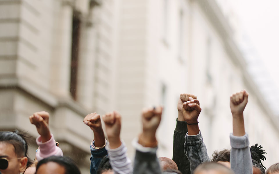 η-πολιτική-της-ανησυχίας-και-των-παραπ-562419793