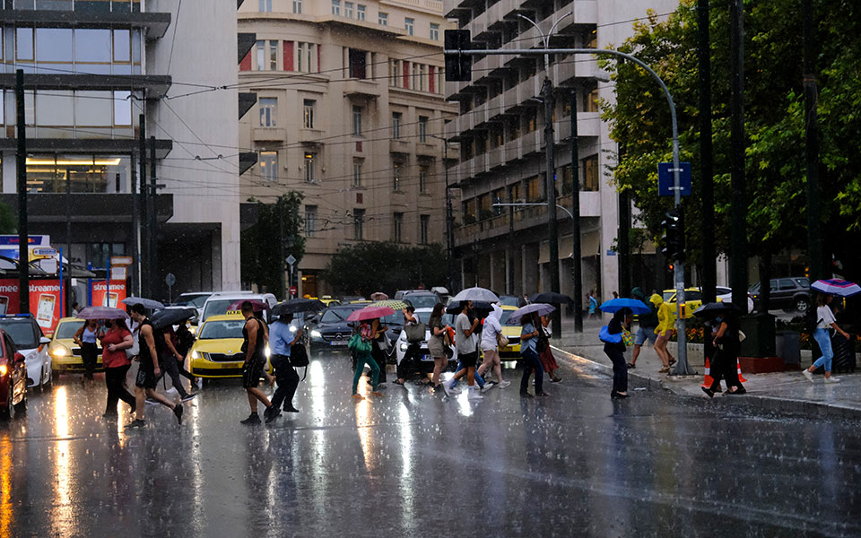 πρωτομαγιά-με-βροχές-και-καταιγίδες-σ-562396444