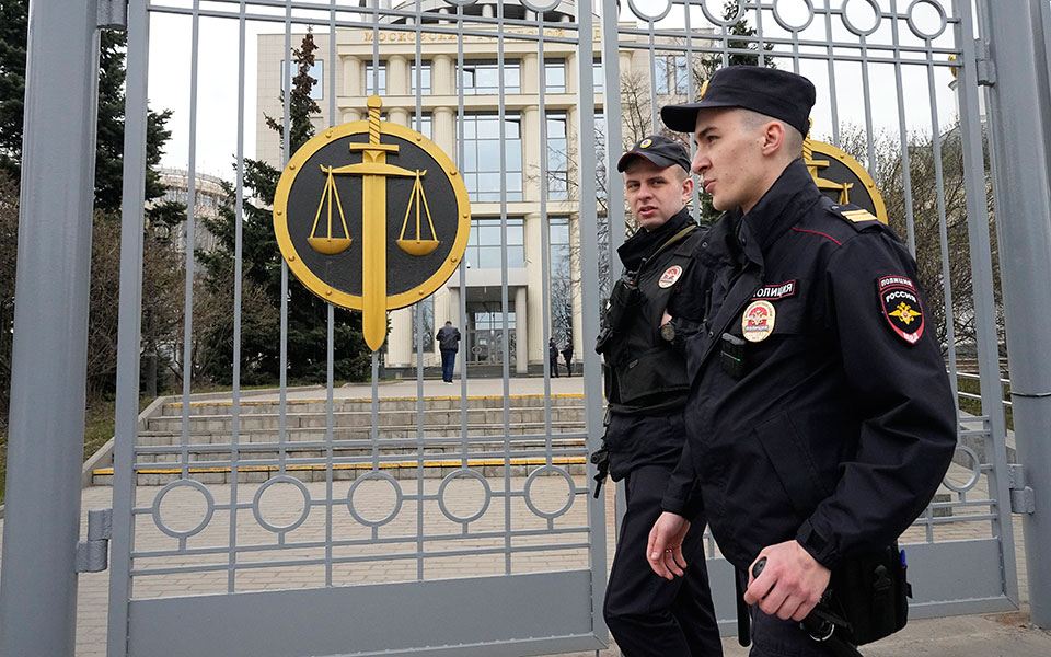 ρωσία-φυλάκιση-σε-60χρονη-επειδή-προσέ-562415071