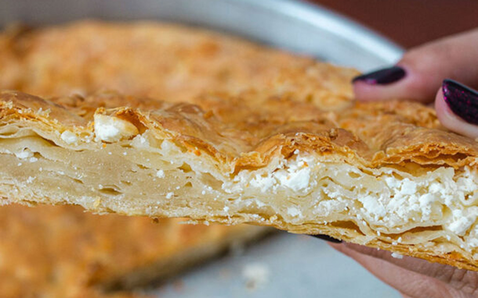 σαρακατσάνικη-τυρόπιτα-562398523