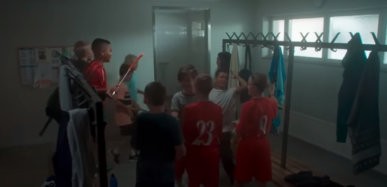 ελληνικές-αντιδράσεις-στο-ντους-562442173