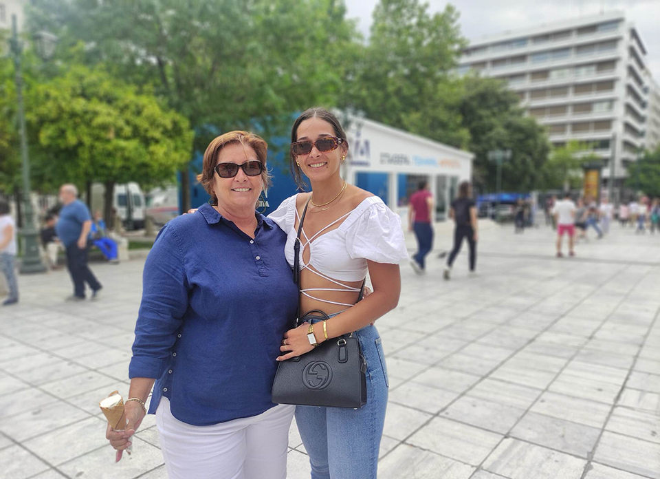 χωρισμένη-στα-δύο-λόγω-φωταγώγησης-562432699