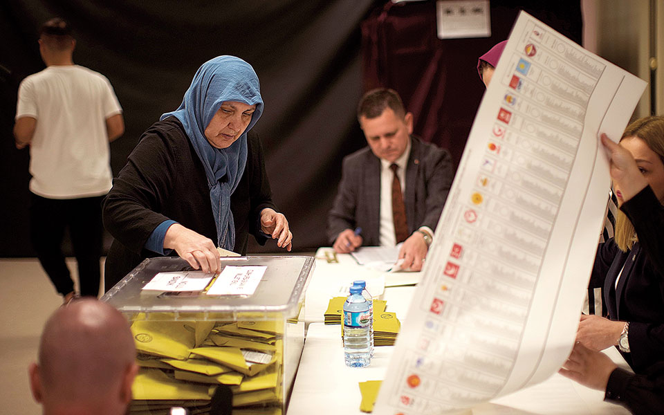 Εκλογές στην Τουρκία: Αρχισε η μάχη για τον β΄ γύρο-1