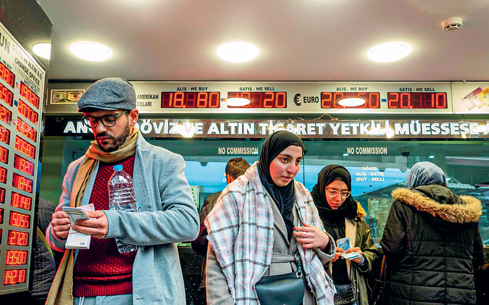 οι-ξένοι-επενδυτές-γυρίζουν-την-πλάτη-562409932