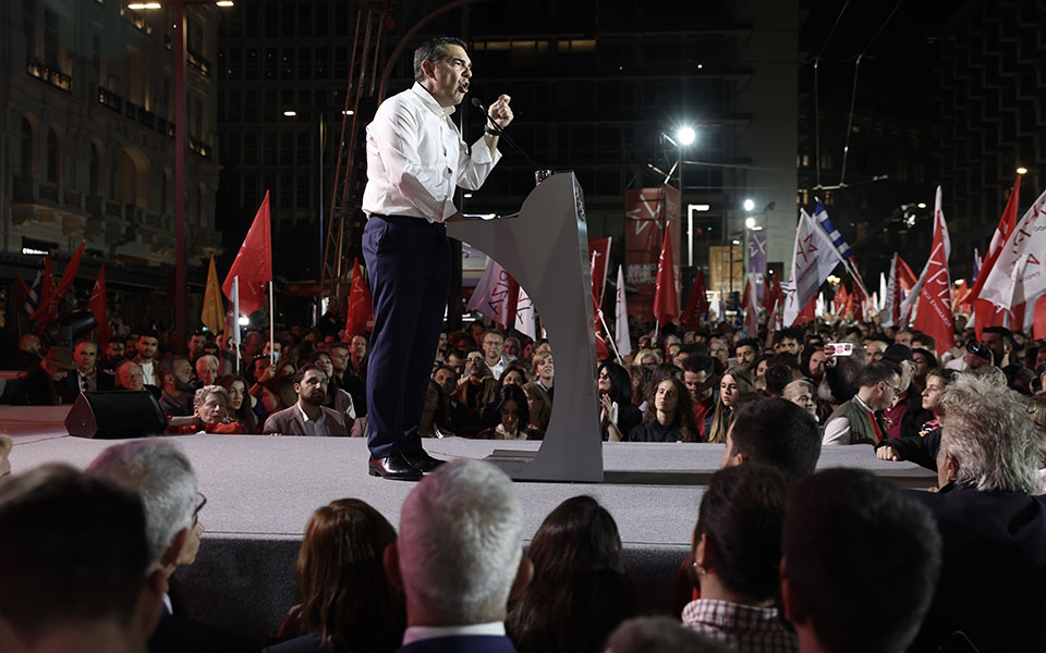 Τσίπρας στο Σύνταγμα: Ξέρουμε τι ζητάει ο λαός και θα το κάνουμε πράξη-1