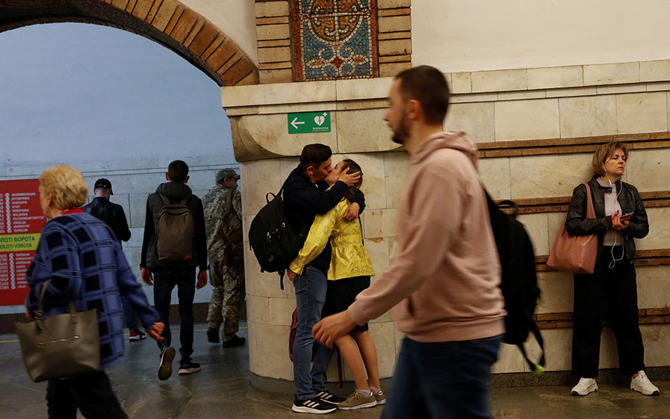 Ουκρανία: Ηχούν σειρήνες σε Κίεβο και άλλες περιοχές – Η Μόσχα εφαρμόζει το «δικαίωμα αντιποίνων»-1