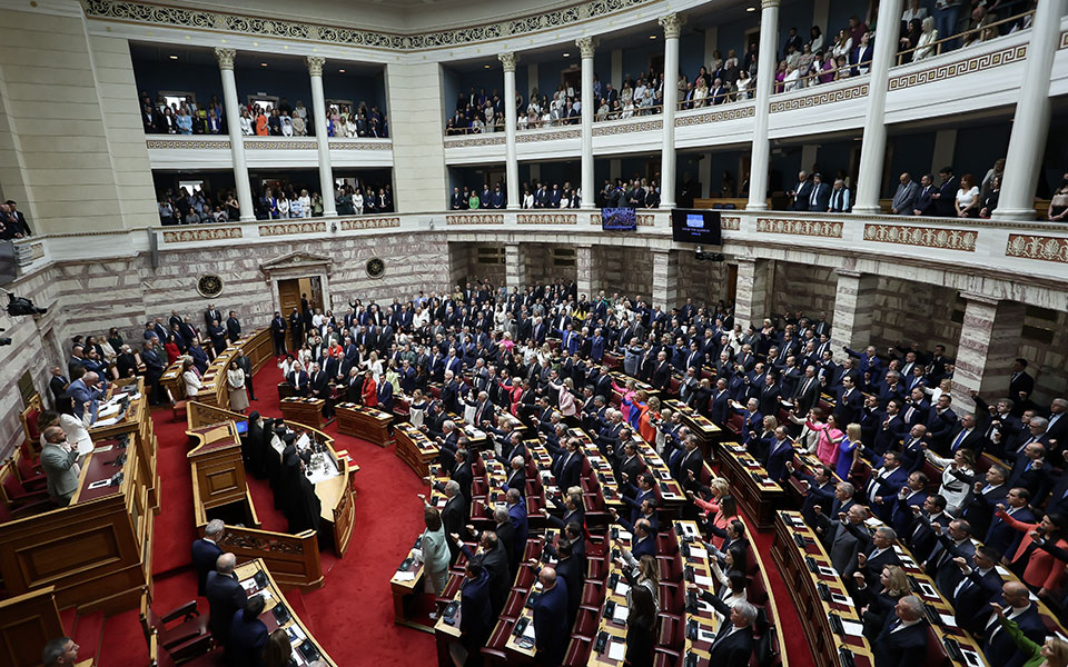 ολοκληρώθηκε-η-ορκωμοσία-της-νέας-βου-562444972