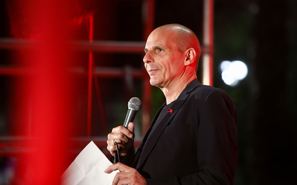 βαρουφάκης-για-τσίπρα-με-θλίβει-να-βλέ-562404490