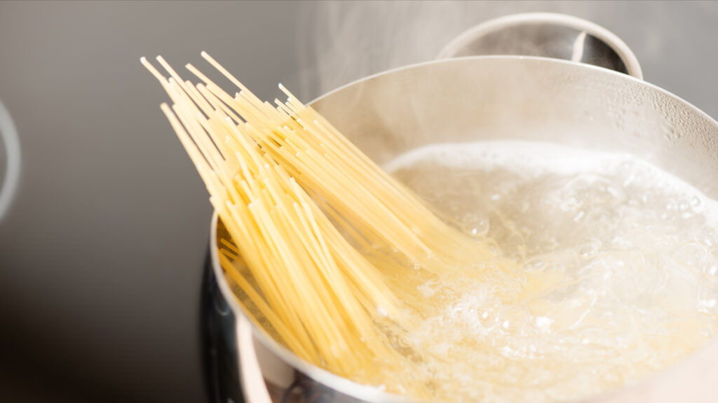 πώς-βράζουμε-τα-μακαρόνια-όχι-δεν-είν-562420483
