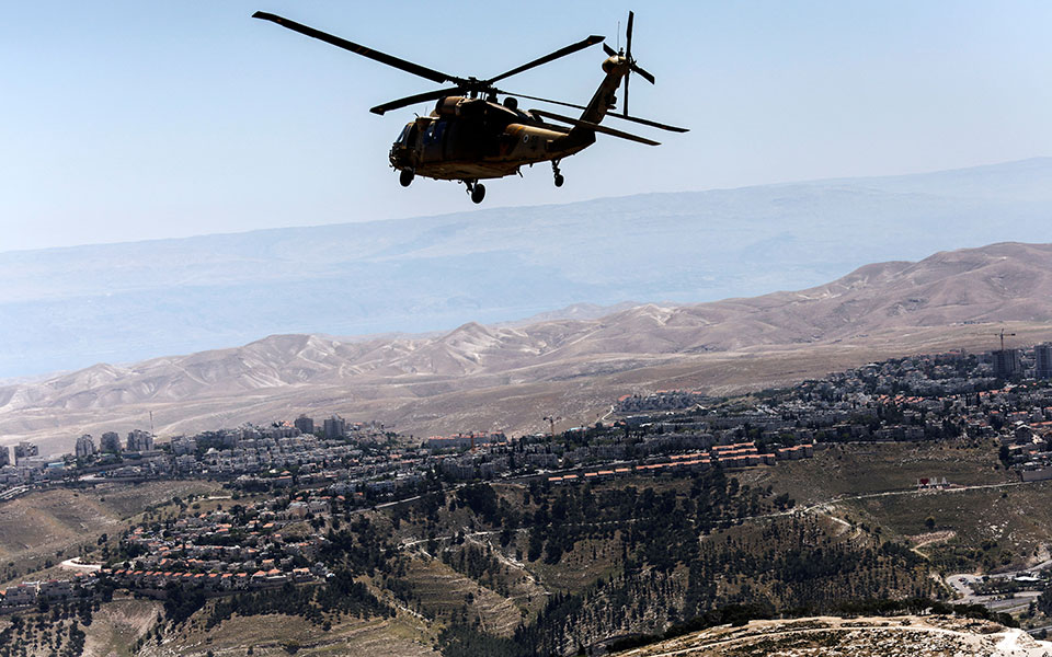δυτική-όχθη-ενας-παλαιστίνιος-έφηβος-562396555