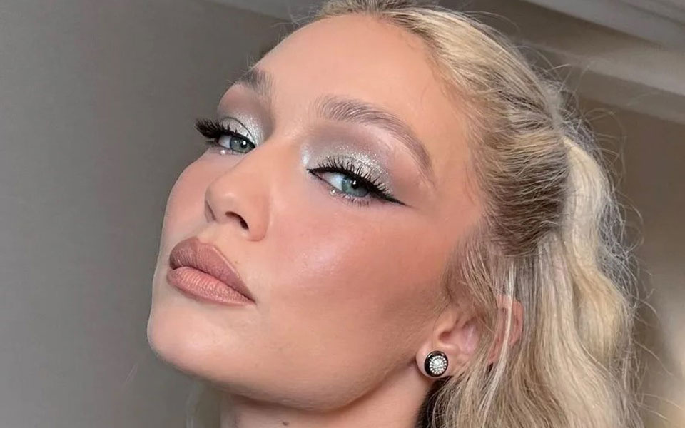 half-ponytail-είναι-το-χτένισμα-του-καλοκαιριού-562407505