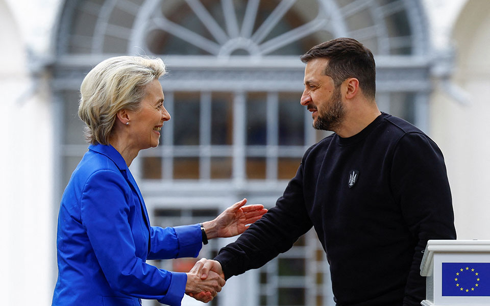 ζελένσκι-προς-εε-ζητάμε-άρση-των-εμπορ-562410415