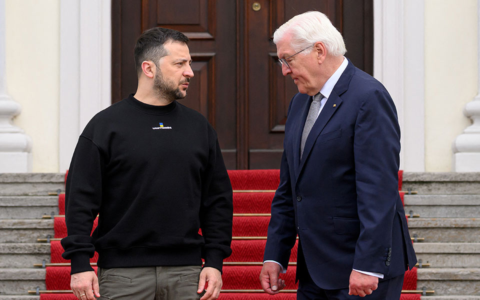 στο-βερολίνο-ο-ζελένσκι-μαζί-θα-φέρου-562419835