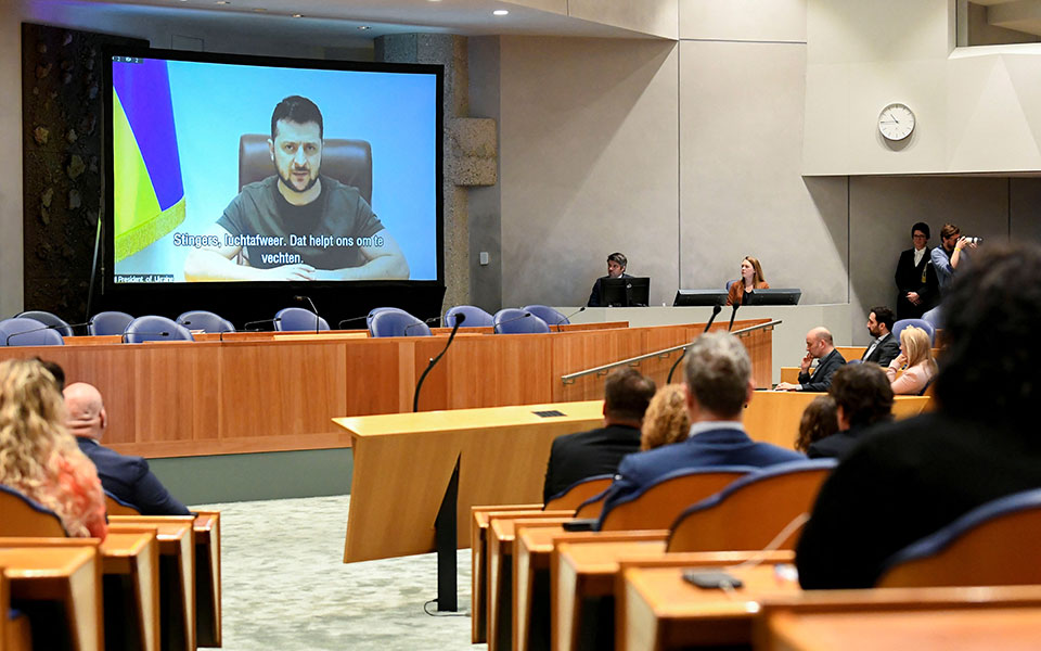 ζελένσκι-η-παράδοση-f-16-θα-στείλει-ηχηρό-562438588