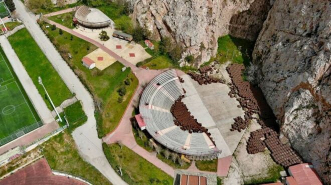 υππο-οριστικά-στους-πολίτες-τα-θέατρ-562496257