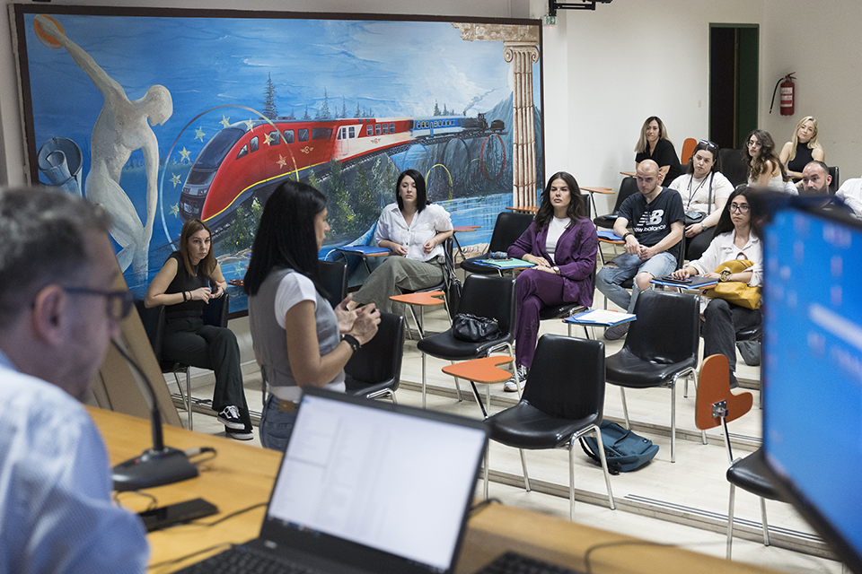 Στα θρανία η νέα γενιά συνοδών σε τρένα-5