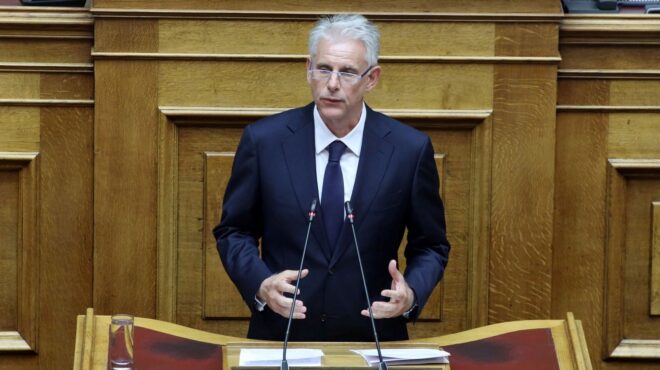 σπύρος-πνευματικός-παραδίδει-τη-βουλ-562492318