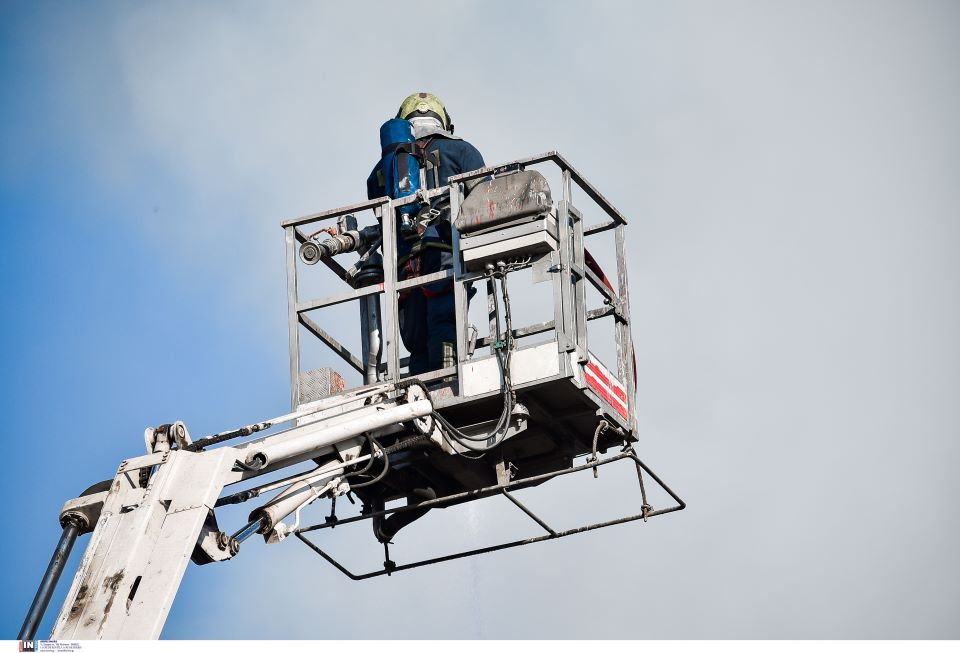 αθήνα-φωτιά-σε-διαμέρισμα-στην-οδό-μάρ-562464487