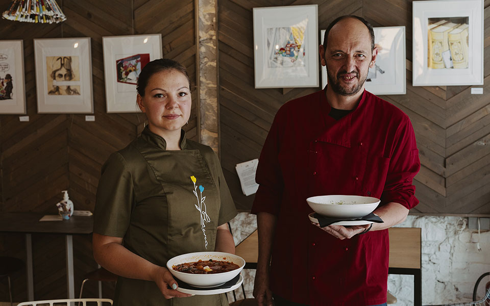 Πρόσφυγες μαγειρεύουν φαγητά από τον τόπο τους στο Φεστιβάλ Μαγειρικής-1