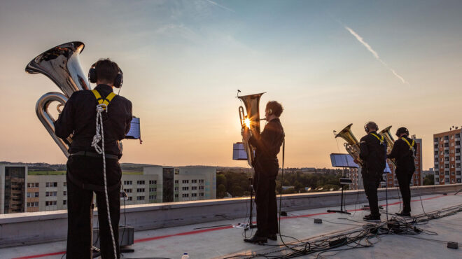 πνευστά-σε-ονειρικό-σκηνικό-562492717