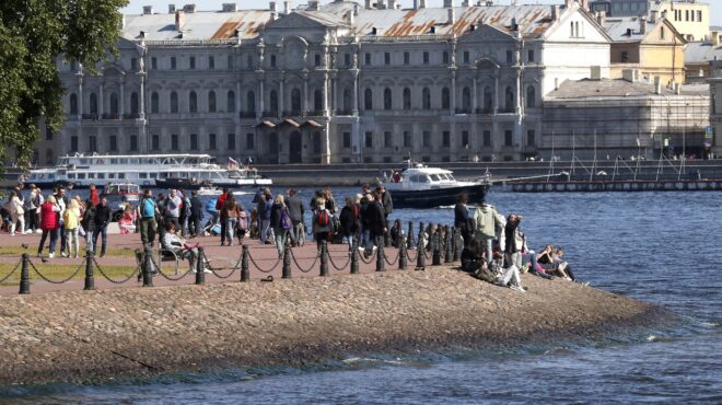 ολο-και-μεγαλύτερη-η-οικονομική-απομό-562469611