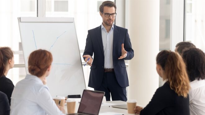 στα-θρανία-ξανά-για-απε-ψηφιακή-οικο-562487656