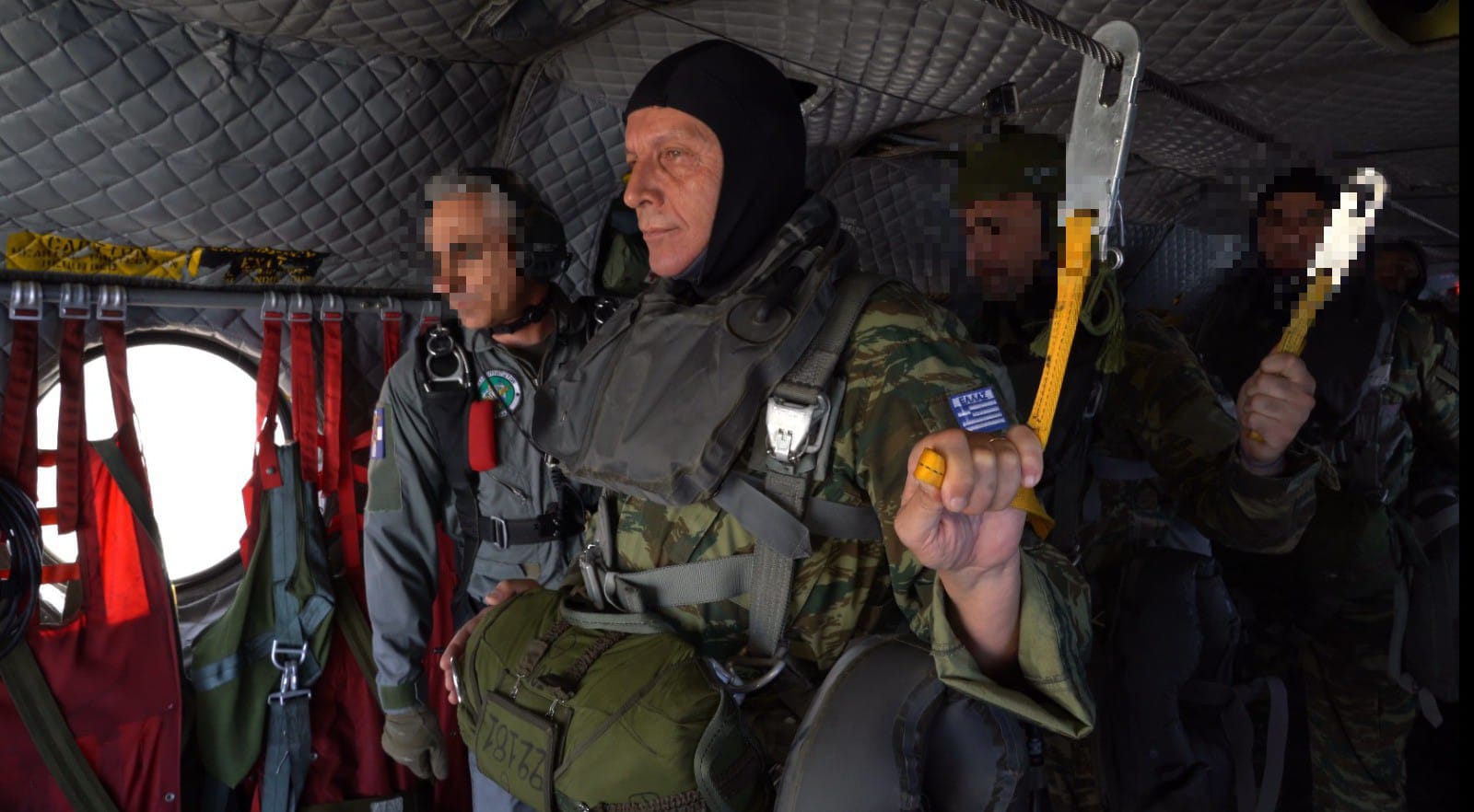 Κ. Φλώρος: Ο αρχηγός ΓΕΕΘΑ έκανε θαλάσσιο άλμα από ελικόπτερο-2