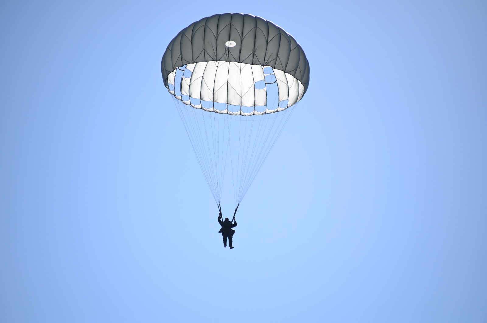 Κ. Φλώρος: Ο αρχηγός ΓΕΕΘΑ έκανε θαλάσσιο άλμα από ελικόπτερο-3