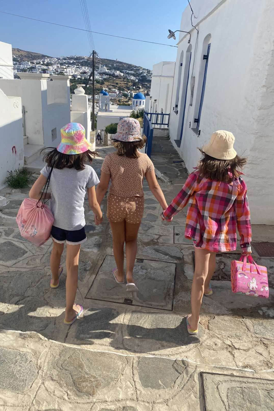 Eνας «παππούς» και μια «γιαγιά» στη Σίφνο για τα παιδιά του πολέμου-1