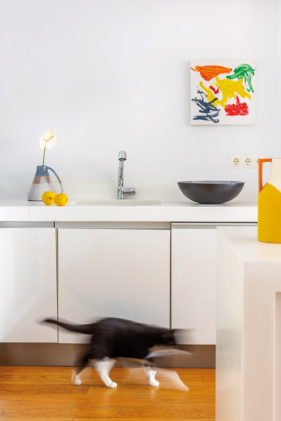 My Space: Μίνιμαλ θαλπωρή σε ένα φωτεινό διαμέρισμα στο Παγκράτι-7