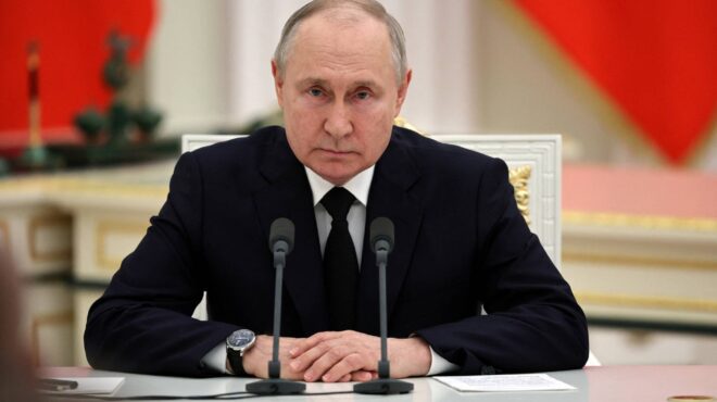 economist-ο-ταπεινωμένος-πούτιν-αντιμέτωπος-562498360