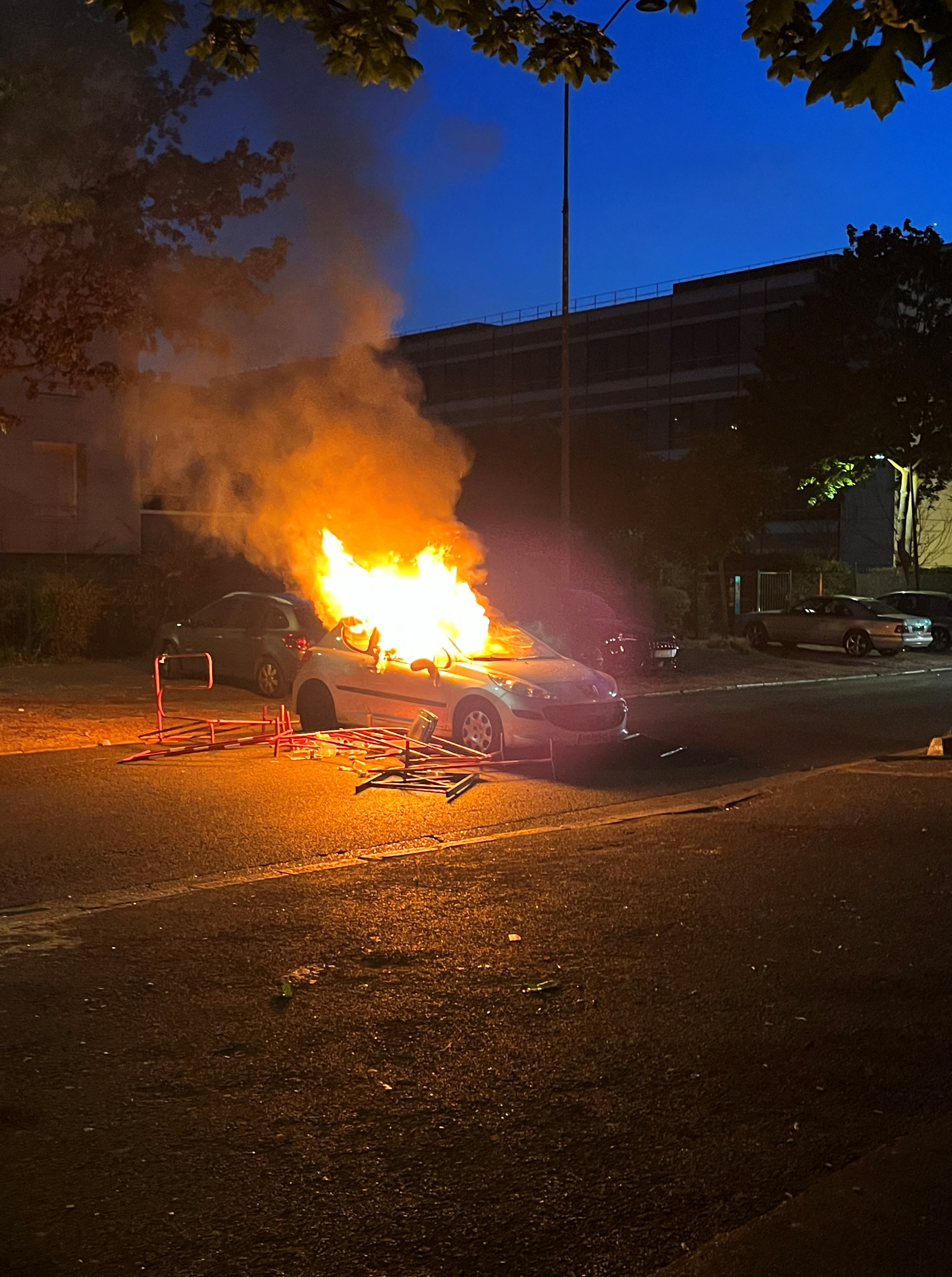 Γαλλία: Ταραχές, συλλήψεις και οργή μετά τον θάνατο 17χρονου από πυρά αστυνομικού-3