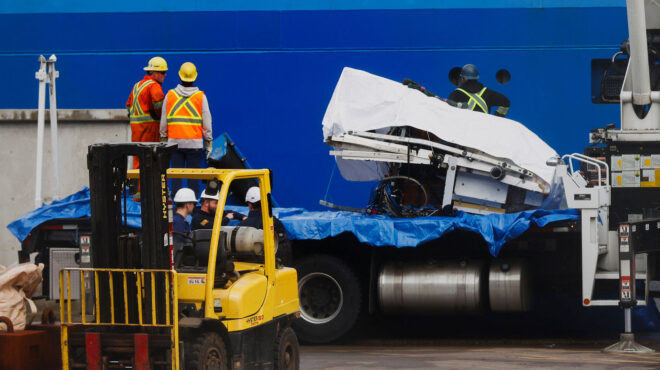 υποβρύχιο-titan-εικόνες-από-τα-συντρίμμια-562494973