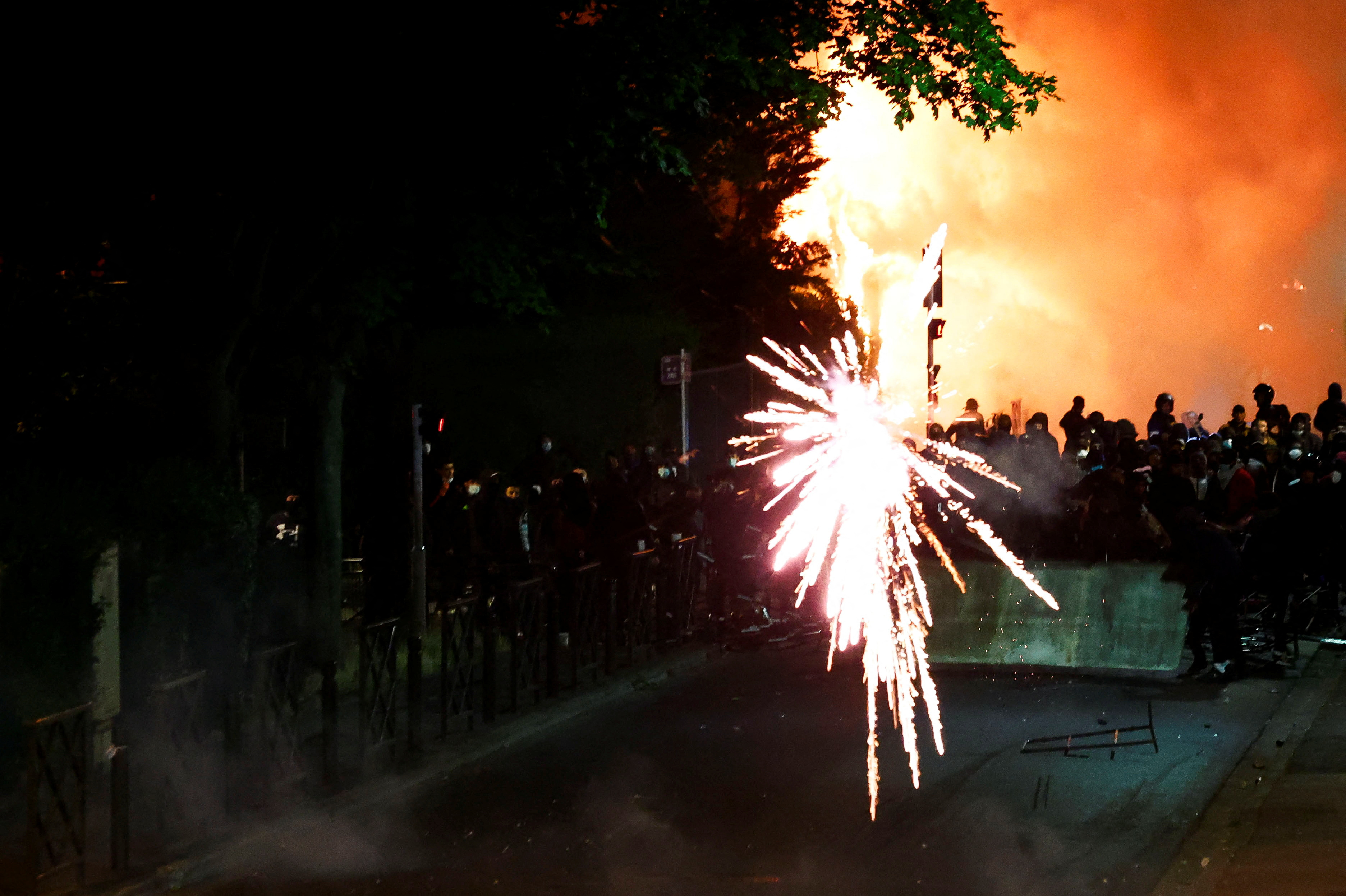 Βίαια επεισόδια για τρίτη νύχτα στη Γαλλία μετά τη δολοφονία εφήβου από αστυνομικό-5