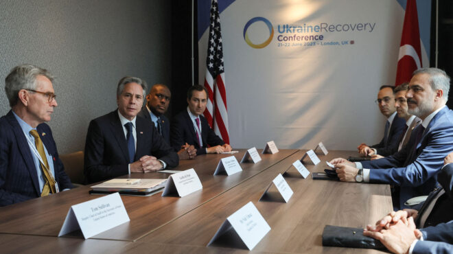 λονδίνο-πρώτη-διά-ζώσης-συνάντηση-μπλ-562482310