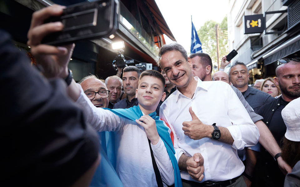 Μητσοτάκης: Ας αφήσουμε την Εκκλησία μακριά από την πολιτική-1