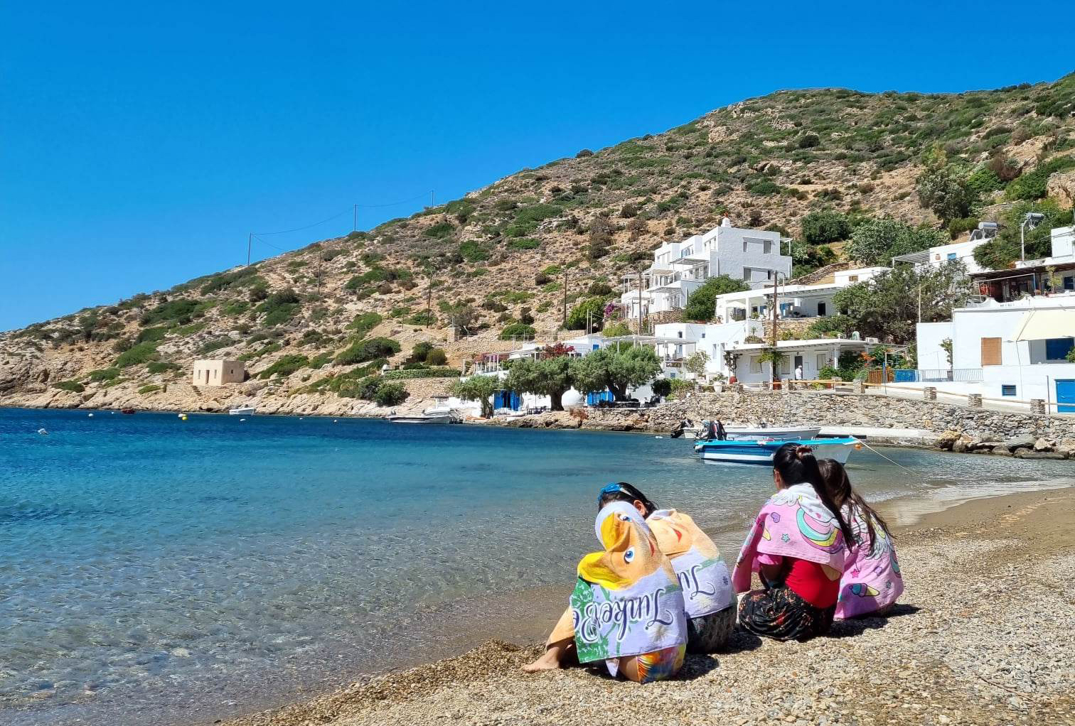 Eνας «παππούς» και μια «γιαγιά» στη Σίφνο για τα παιδιά του πολέμου-3