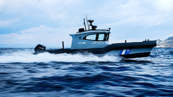 εκπρόσωπος-λιμενικού-το-ιστιοφόρο-με-562475044