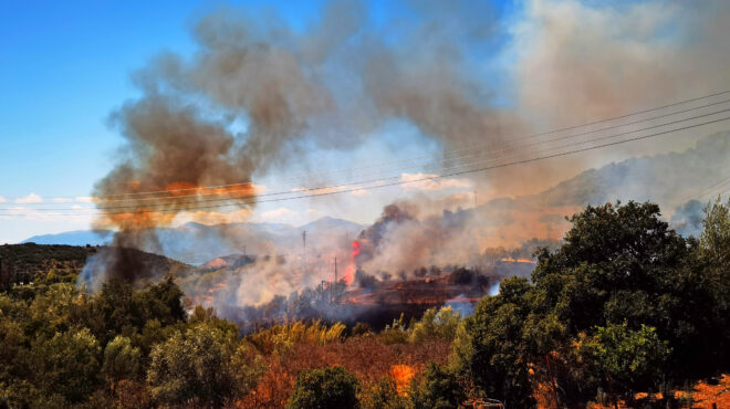 φωτιά-στα-μέθανα-πιθανώς-από-κεραυ-562466788