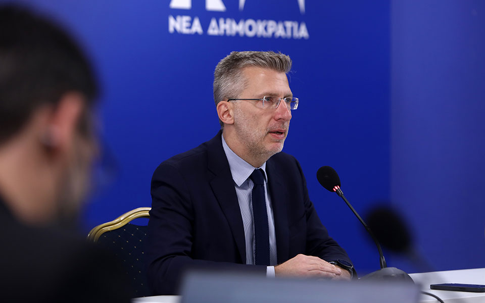 σκέρτσος-το-μαύρο-δεν-ταιριάζει-στην-ε-562458703