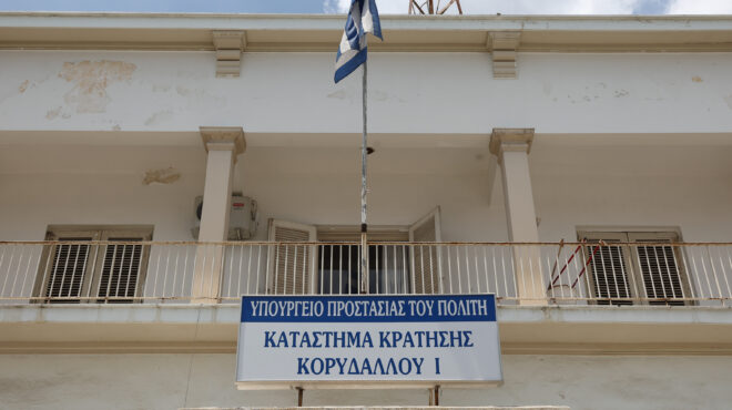 στην-φυλακή-οι-6-από-τους-7-κατηγορούμεν-562475755