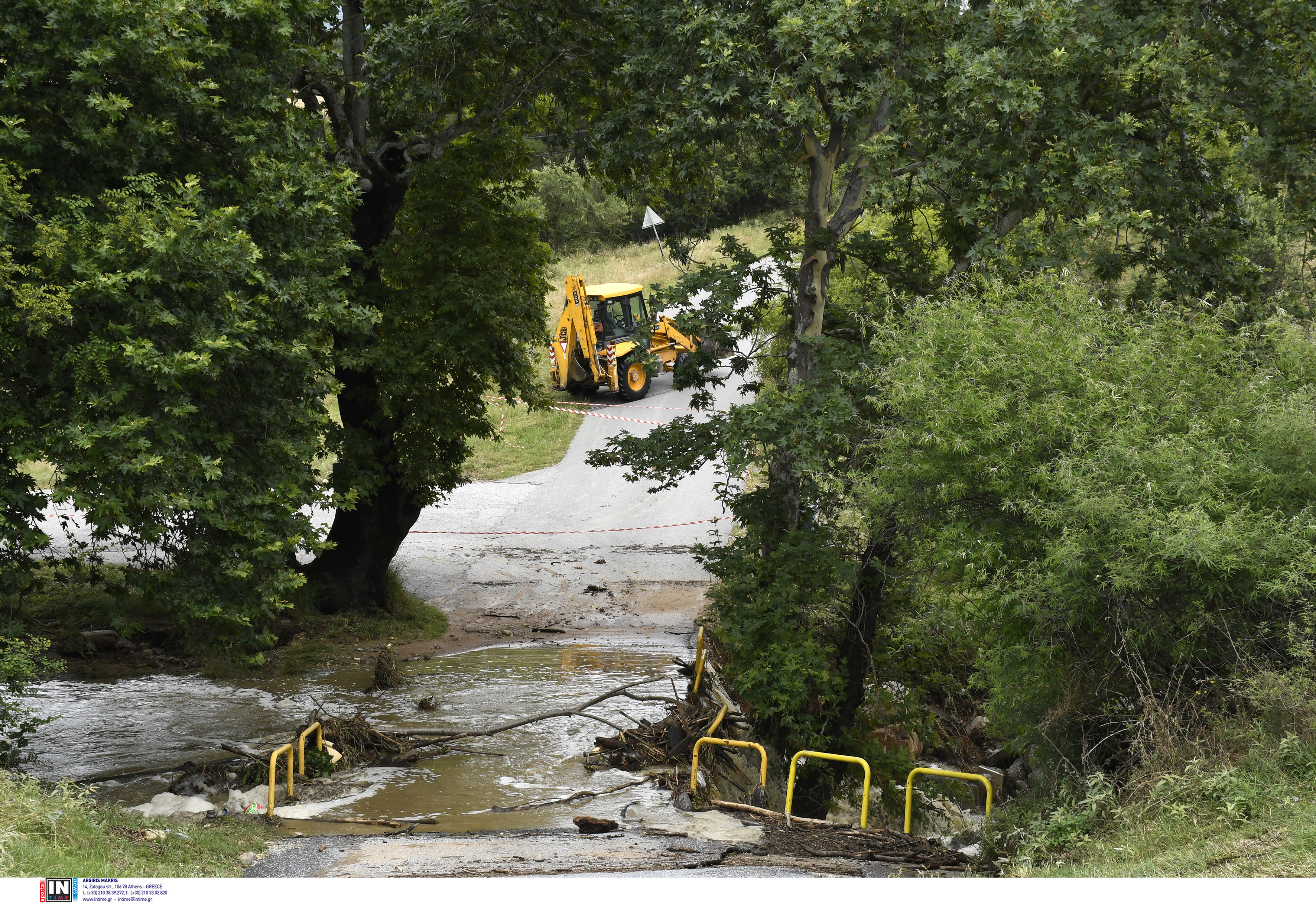 Κακοκαιρία: Σοβαρά προβλήματα στη Θέρμη – Ζημιές σε σπίτια, δρόμους και καλλιέργειες (εικόνες)-2