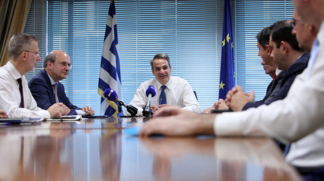 κυβέρνηση-στις-κάλπες-με-κοστολογημέ-562494916