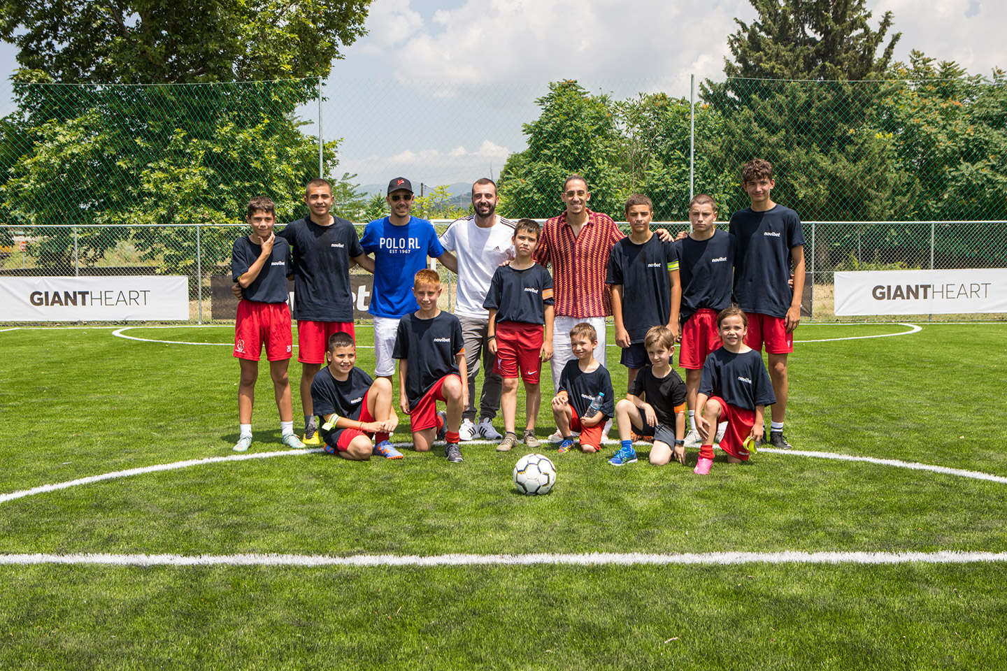 Η Novibet παραδίδει στους πολίτες των Σερρών το νέο γήπεδο ποδοσφαίρου “Κώστας Τσιμίκας”-2