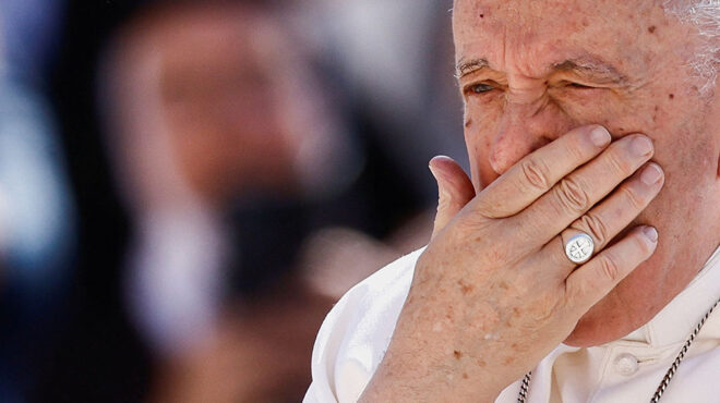 βατικανό-ο-πάπας-φραγκίσκος-χαιρέτισ-562466740